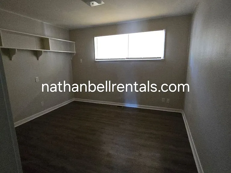 1295 E Houston St — Photo 7