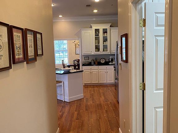 4th image of 2136 Carol St