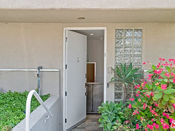 3rd image of 4434 Moorpark Way #101
