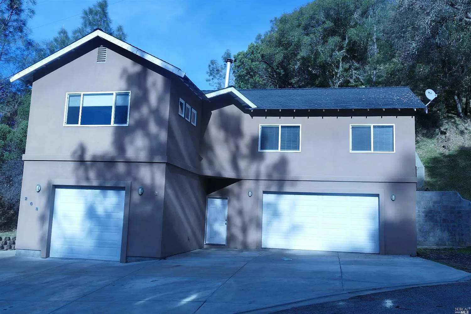 208 Blue Cove Court photo 1