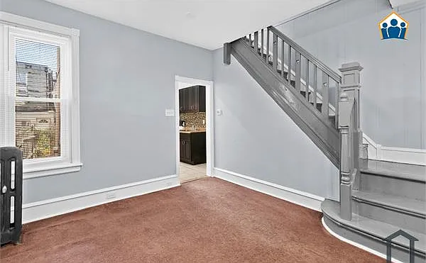 950 E Russell St — Photo 3