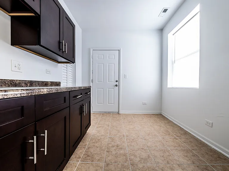 109 N Laramie Ave — Photo 35