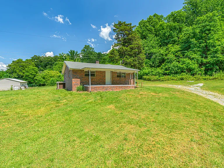 8624 Walnut Springs Ln — Photo 3