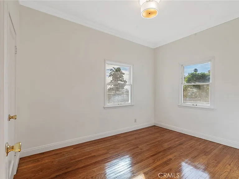 1325 E Altadena Dr — Photo 11
