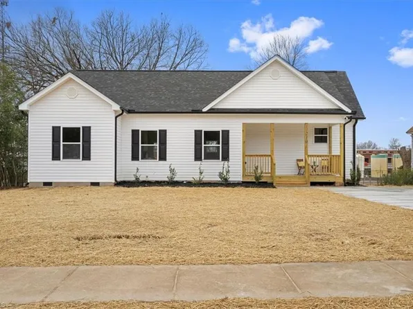 210 N Broad St, Burlington, NC 27217