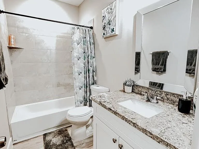 1026 Clinton Park St #B — Photo 2