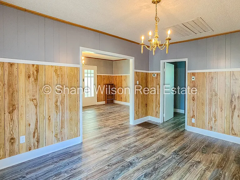 190 Cleveland St — Photo 9