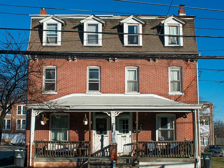 607 Bridge St — Photo 1