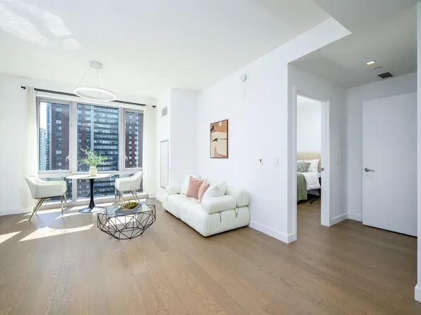 75 Park Lane South image 11 of 50