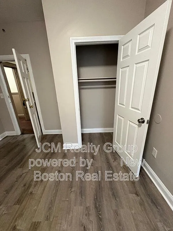 Studio, 1.0 bath, 400 sqft, $880 — Photo 4