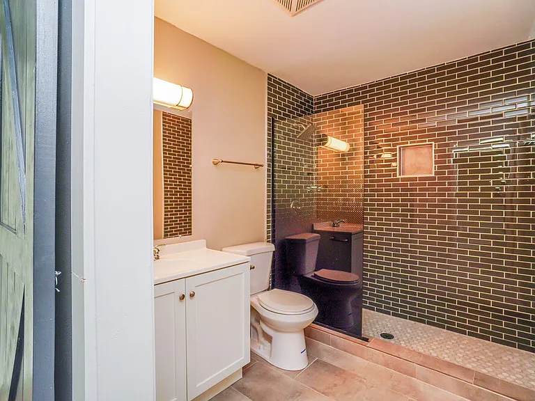 800 Caroway Blvd — Photo 14