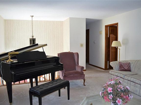 4th image of 10600 Bellefontaine Ave