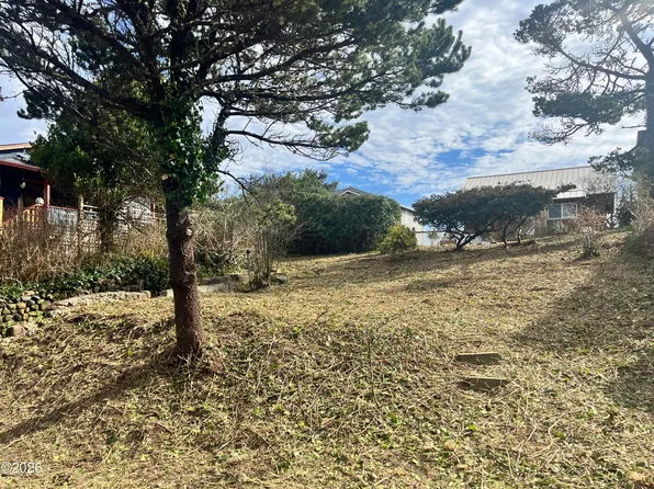 137 SW Hurbert St, Newport, OR 97365