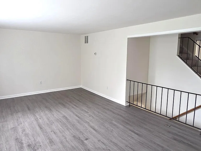 8106 Lakepark Dr — Photo 10