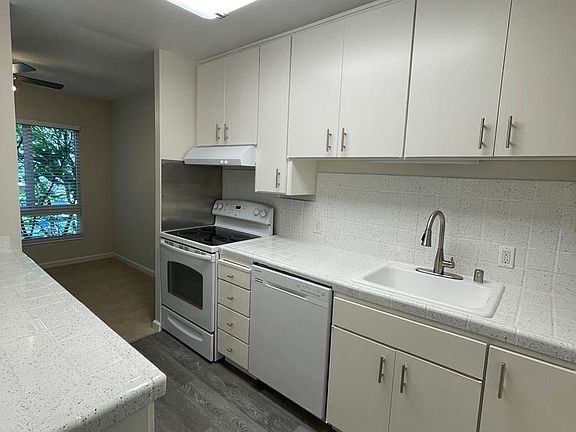 4th image of 902 Peninsula Ave APT 217