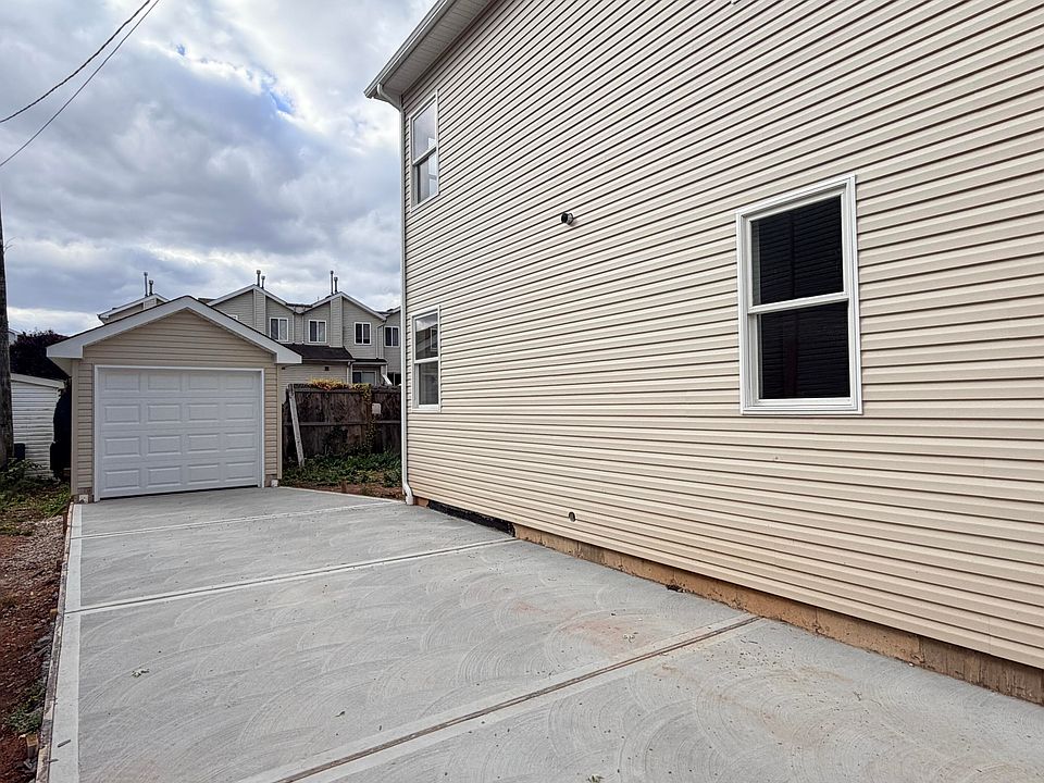 2nd image of 154 Riche Ave