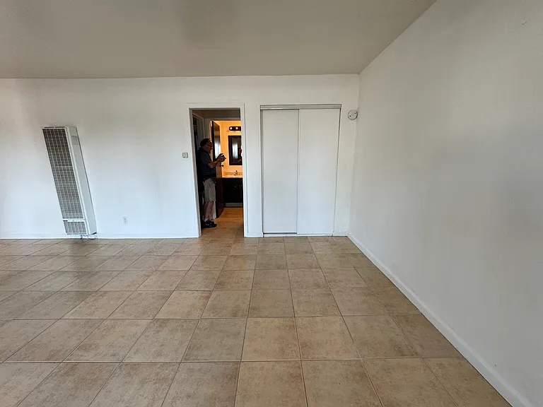 8800 Cedros Ave #203 — Photo 16