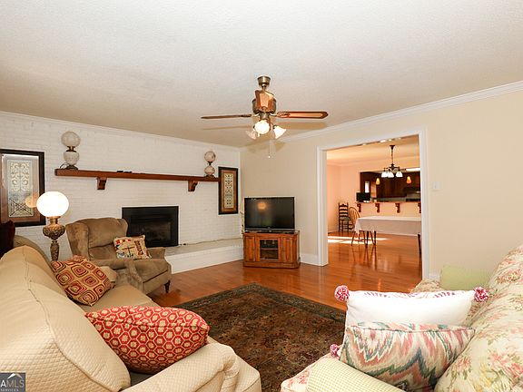 5th image of 5474 Vickery St