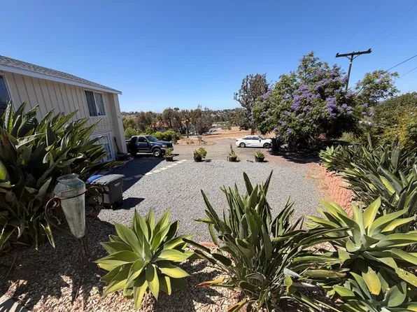 338 S Melrose Dr Unit 4, Vista, CA 92081