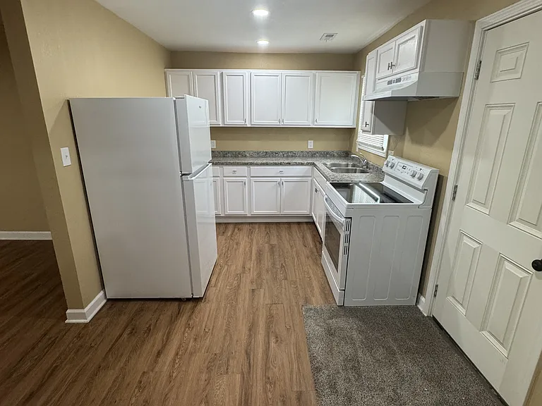 8618 Corrington Ave — Photo 7