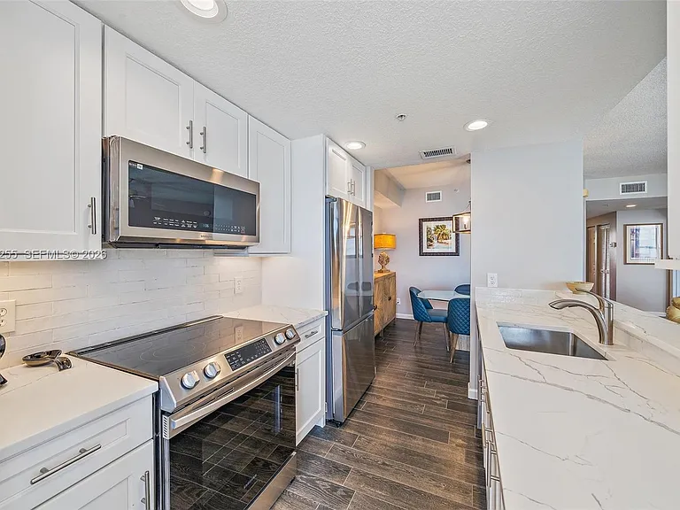 5800 NE Island Cove Way #2207 — Photo 7