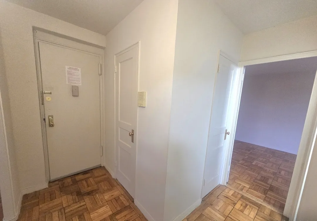 1 bed, 795 sqft, $2,202 — Photo 2