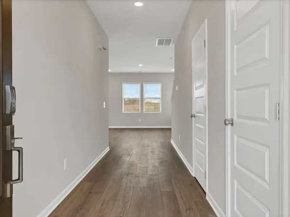 724 Emerson Ln, Westmoreland, TN 37186