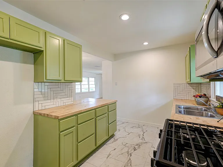 1319 Elm St — Photo 21