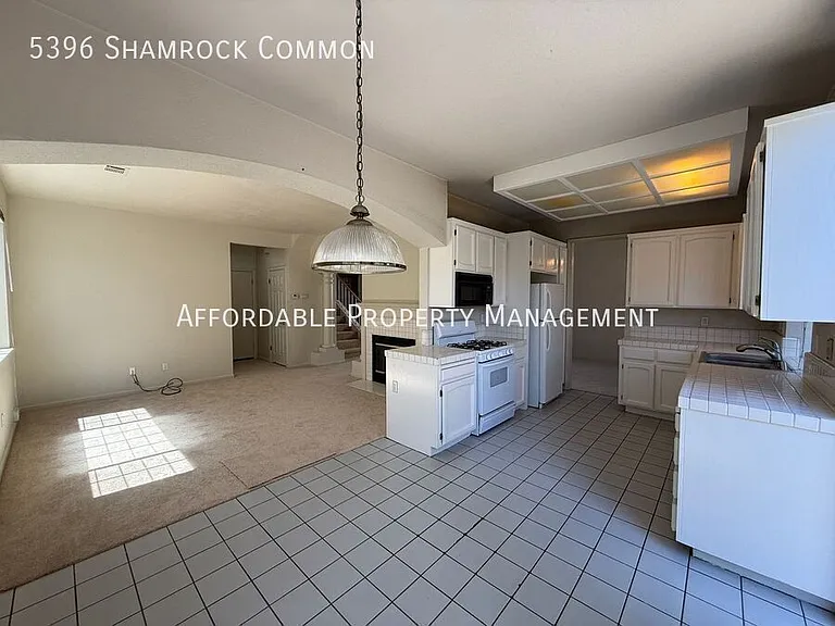 5396 Shamrock Cmn — Photo 9