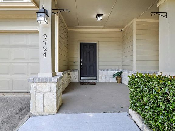 3rd image of 9724 Colonywood Dr