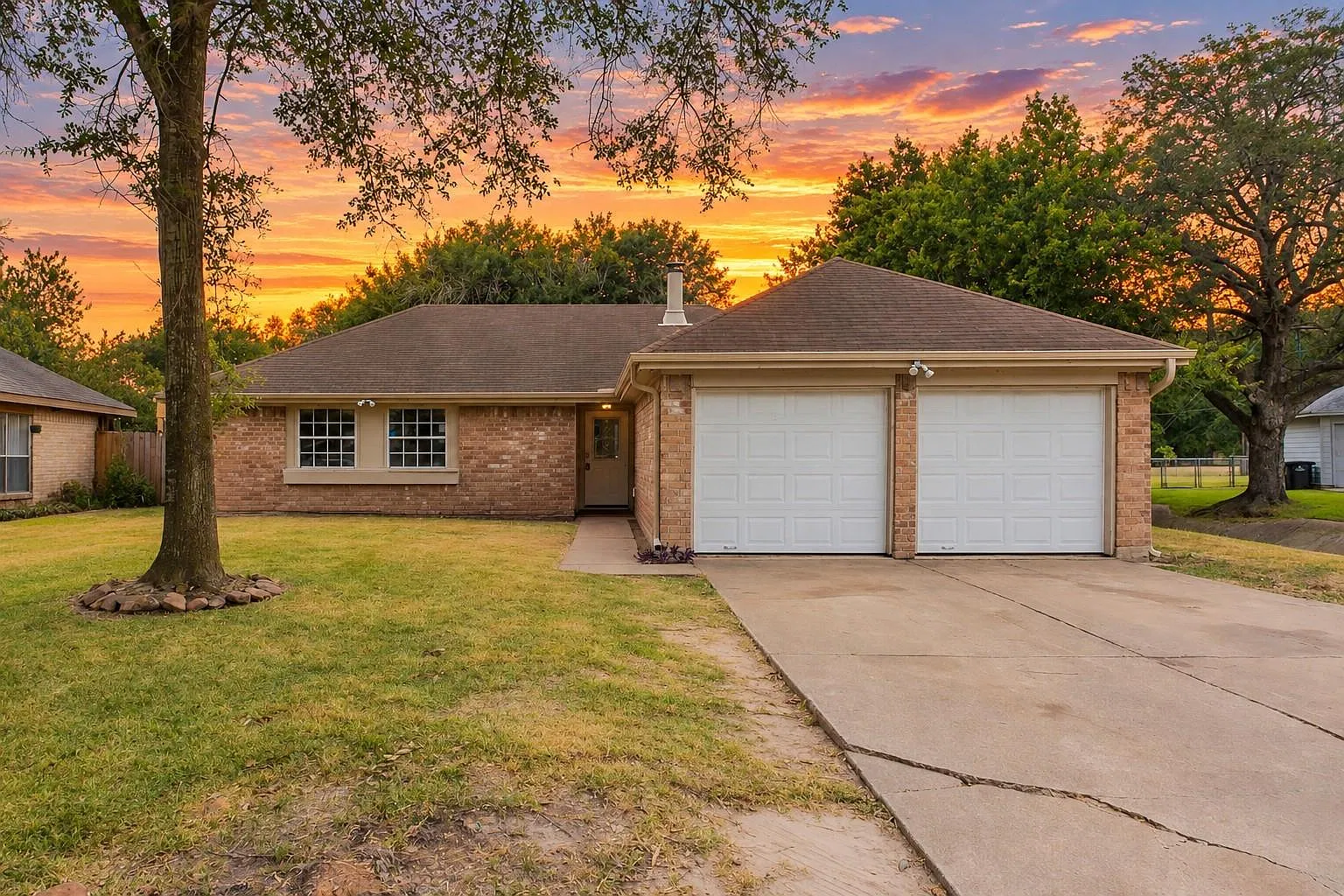 3 bed, 2.0 bath, 1305 sqft, $1,975 — Photo 1