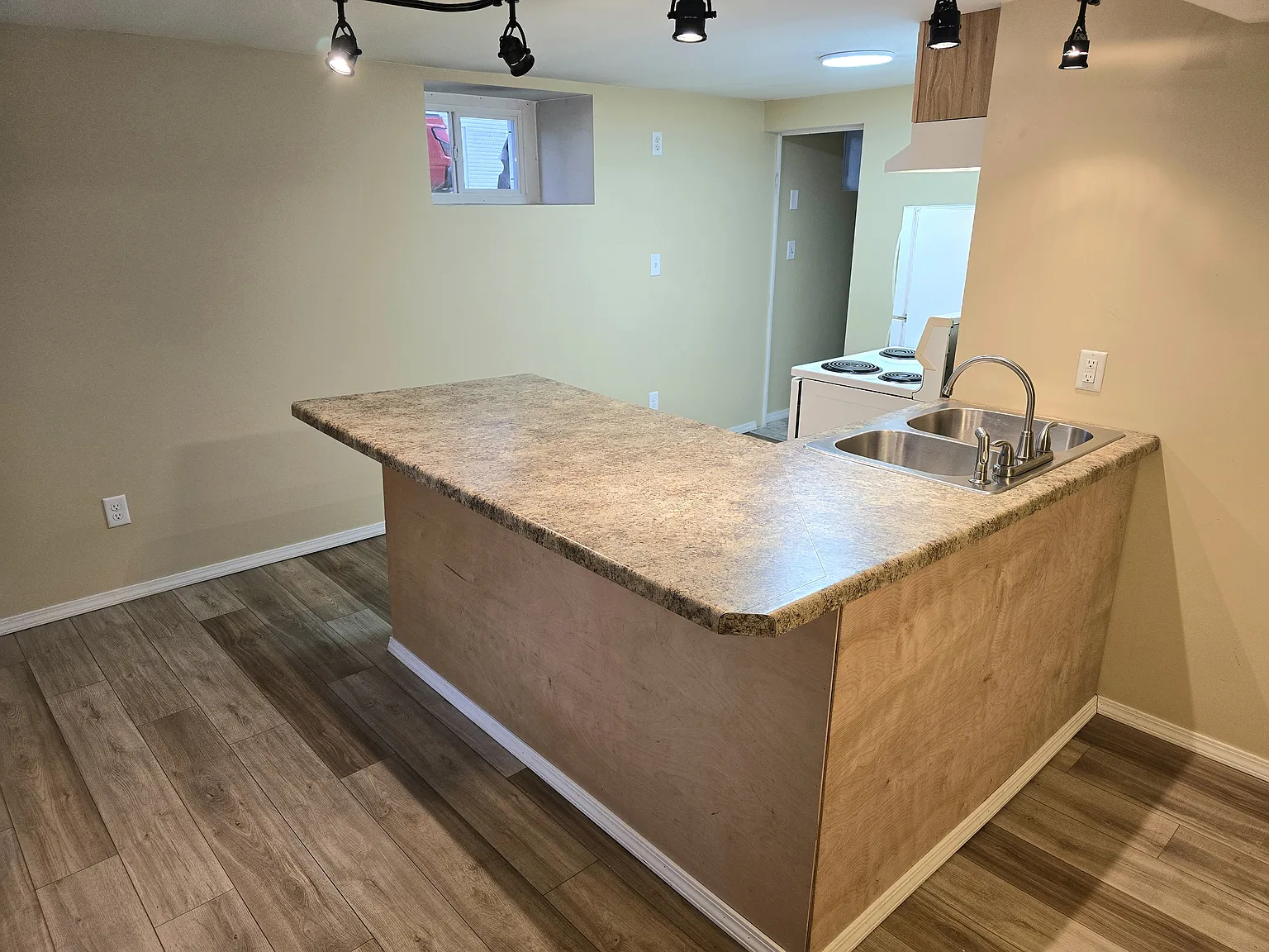 215 N Hudson Ave — Photo 1