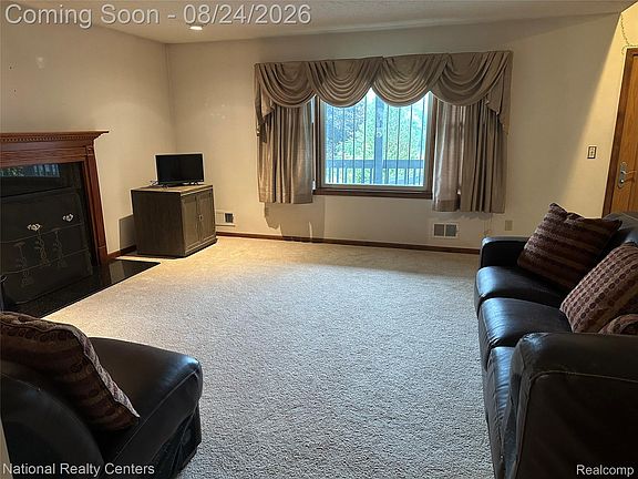 5th image of 968 Tyrrell Rd