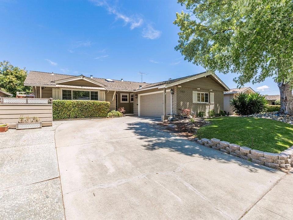 1st image of 2482 Cordoba Way