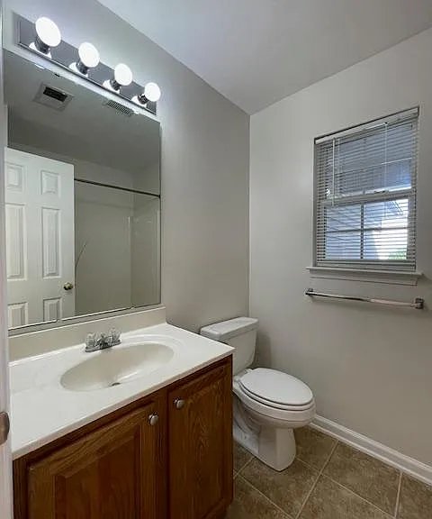 Main bathroom include tub and shower.