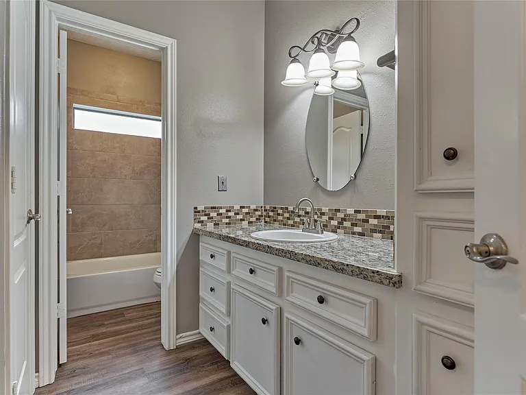 13707 Fountainview Dr — Photo 32