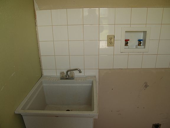 laundry/mudd sink room