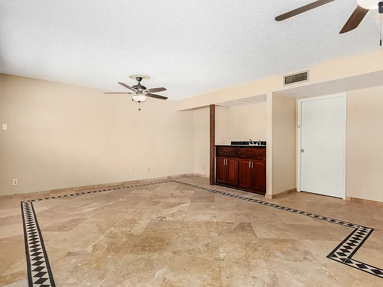 4403 S Terrace Rd — Photo 15