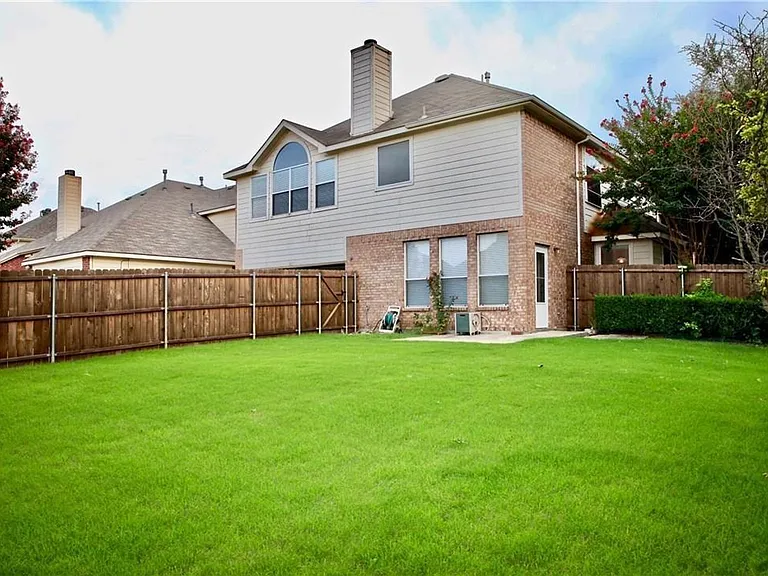 1427 Autumnmist Dr — Photo 3