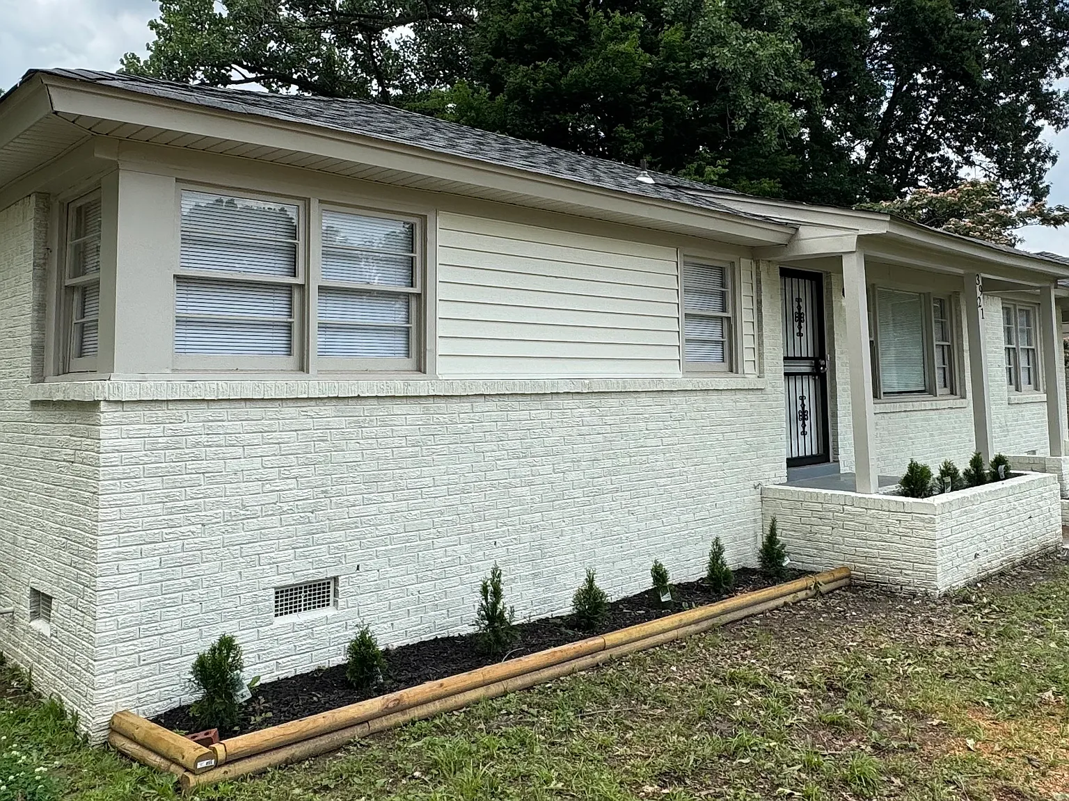 Newly Renovated Brick Home with Spacious Entertaining Areas — Photo 2