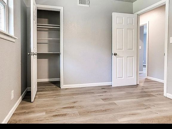 4th image of 1207 Columbia Ct