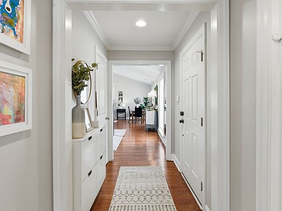 3rd image of 2826 Sugartree Rd