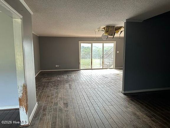 3rd image of 361 Ivy Neck Road
