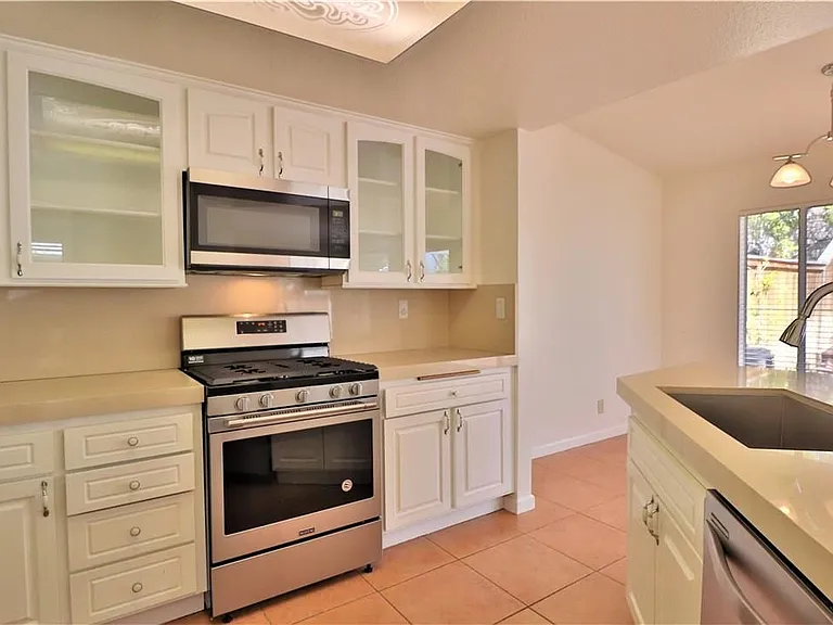 18976 Singingwood Cir — Photo 2