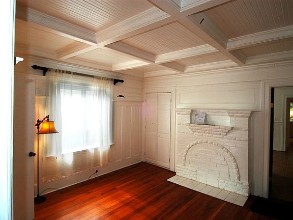 Classic period detailing - boxbeam ceiling