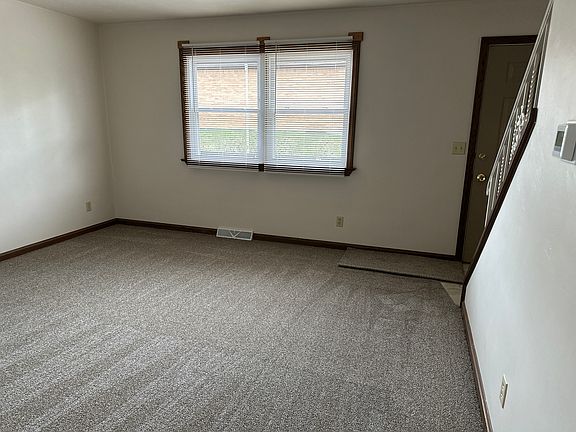 2nd image of 3850 Canterbury Dr