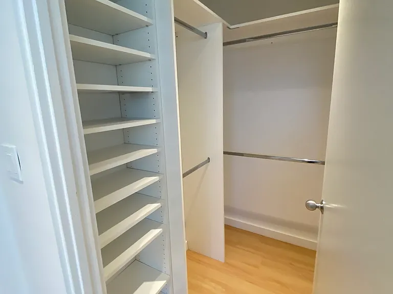 2054 Blake Ave #1/2 — Photo 7