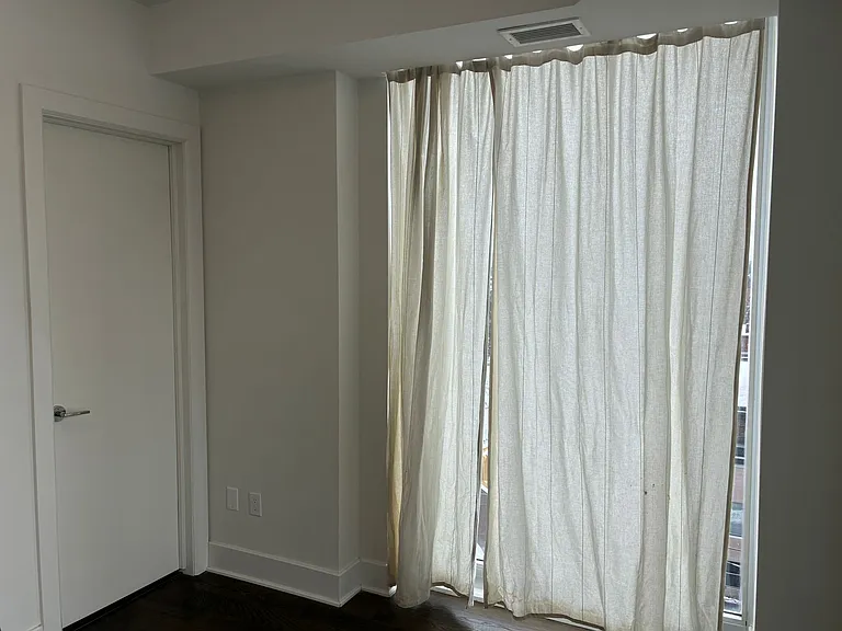 255 Bay St — Photo 25