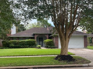 1904 Edinburg Ave, League City, TX 77573