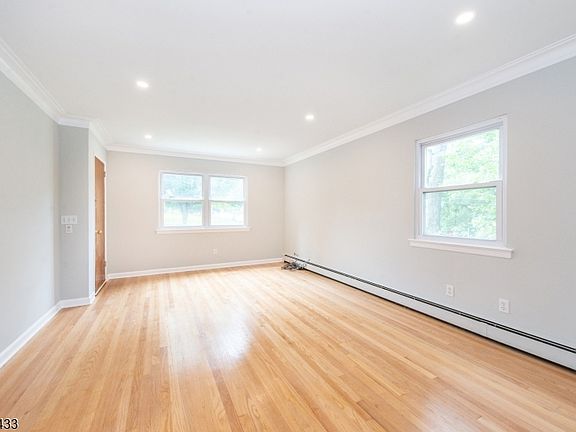 2nd image of 25 Whitfield St Floor 1